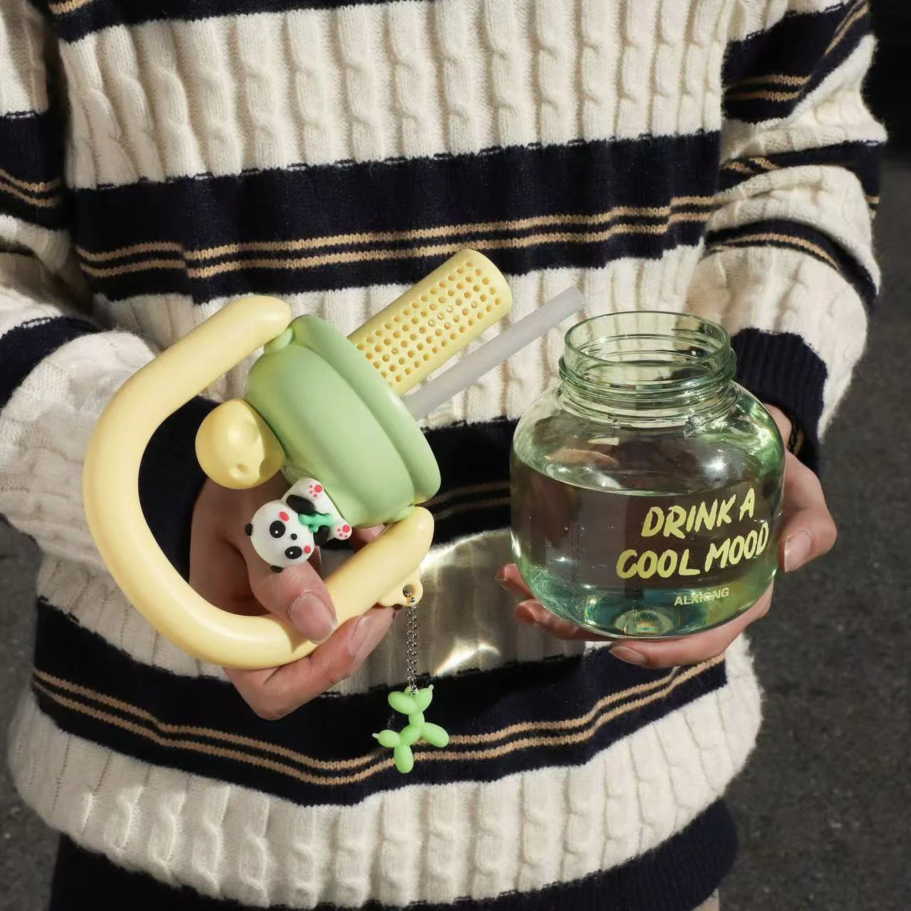 Panda Theme 800 ml Kids Cute Water Bottle With Handle - Image 4