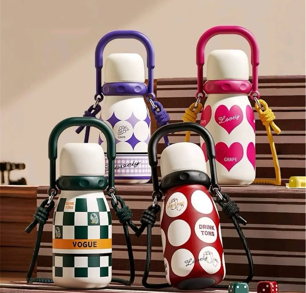 Kawaii Stainless Steel Insulated Water Bottle 700ml with Carabiner & Lanyard - Image 2