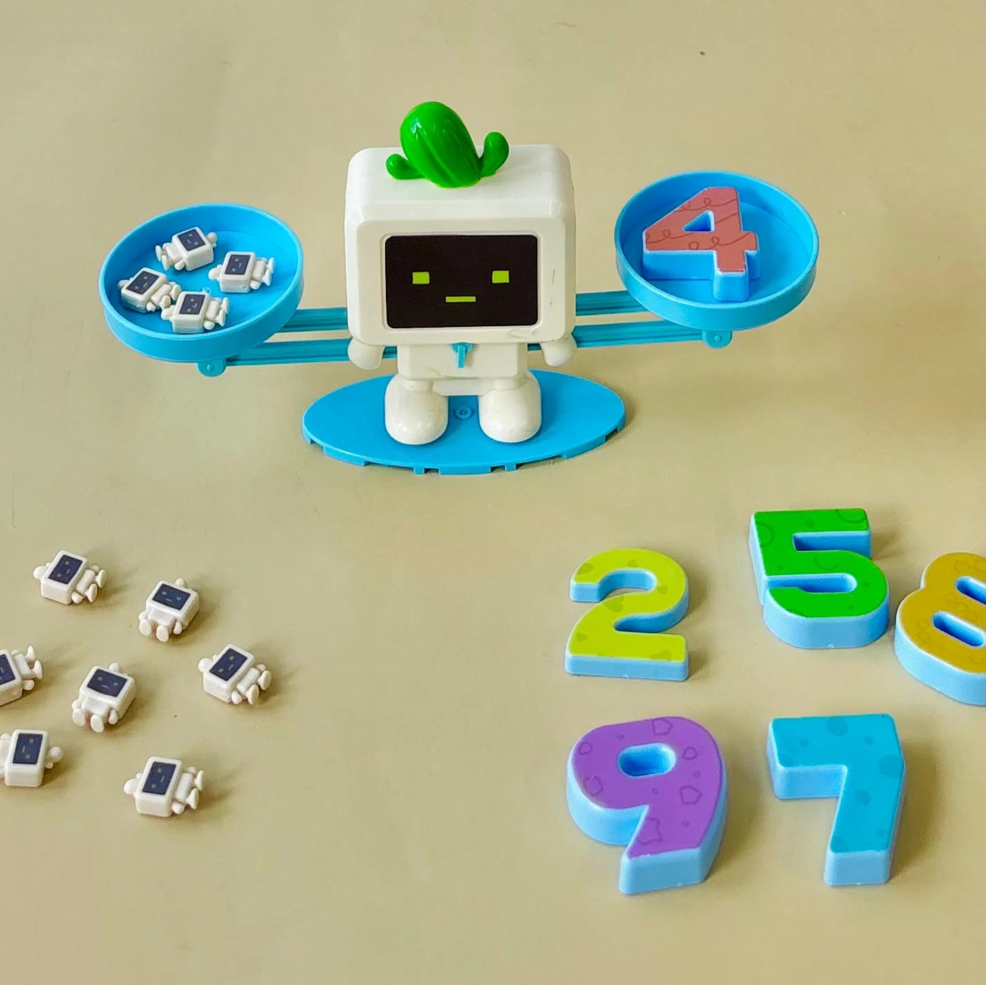 Robot Balancing: Math and Fun Learning Toy (Small 1.5cm ht) - Image 3